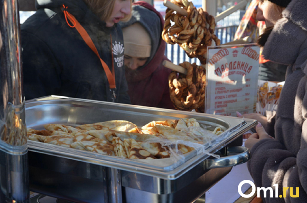 Сожжение гиганта, чайные и блинные рекорды: как омичи погуляли на Масленице в городе