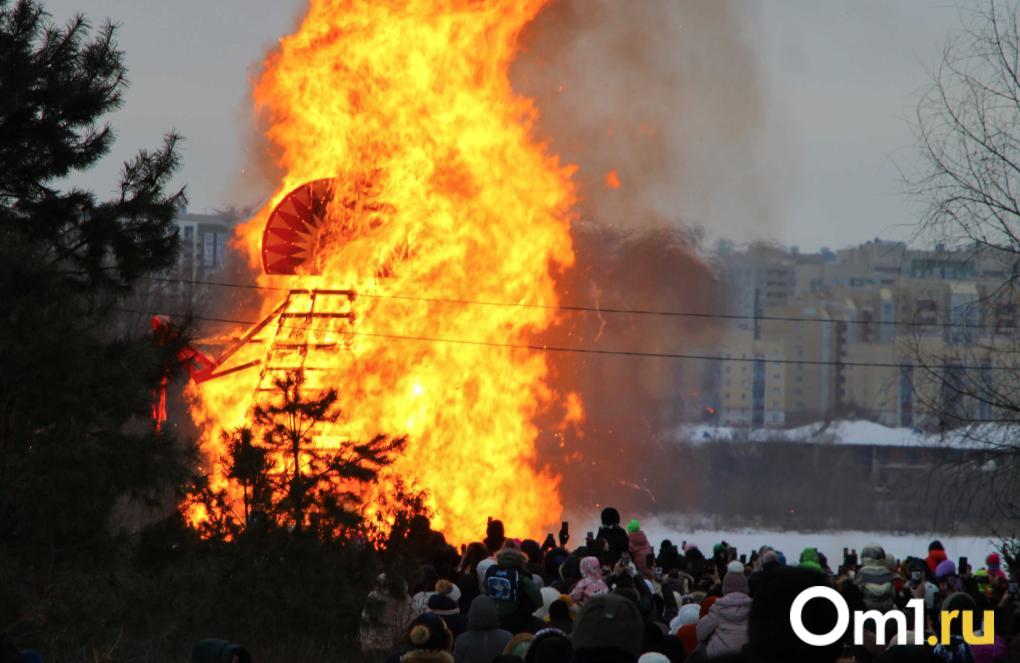 Сожжение гиганта, чайные и блинные рекорды: как омичи погуляли на Масленице в городе