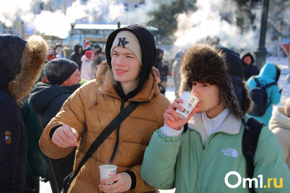 Сожжение гиганта, чайные и блинные рекорды: как омичи погуляли на Масленице в городе