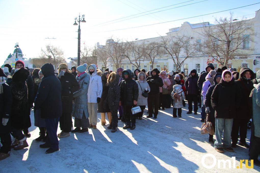 Сожжение гиганта, чайные и блинные рекорды: как омичи погуляли на Масленице в городе