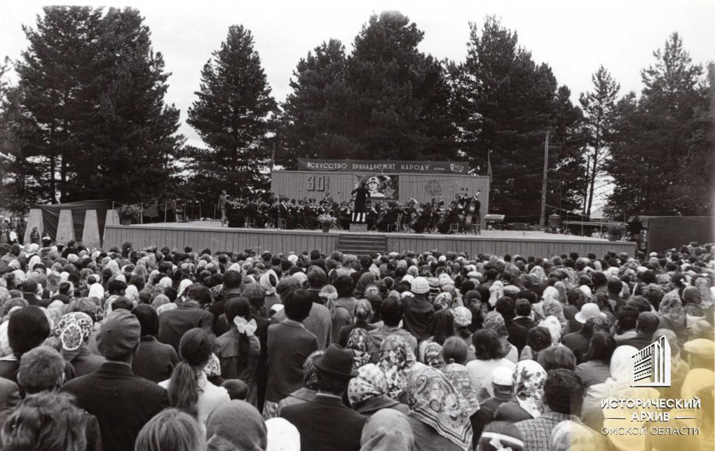 Омичам показали старинные кадры Усть-Ишима к 395-летию села