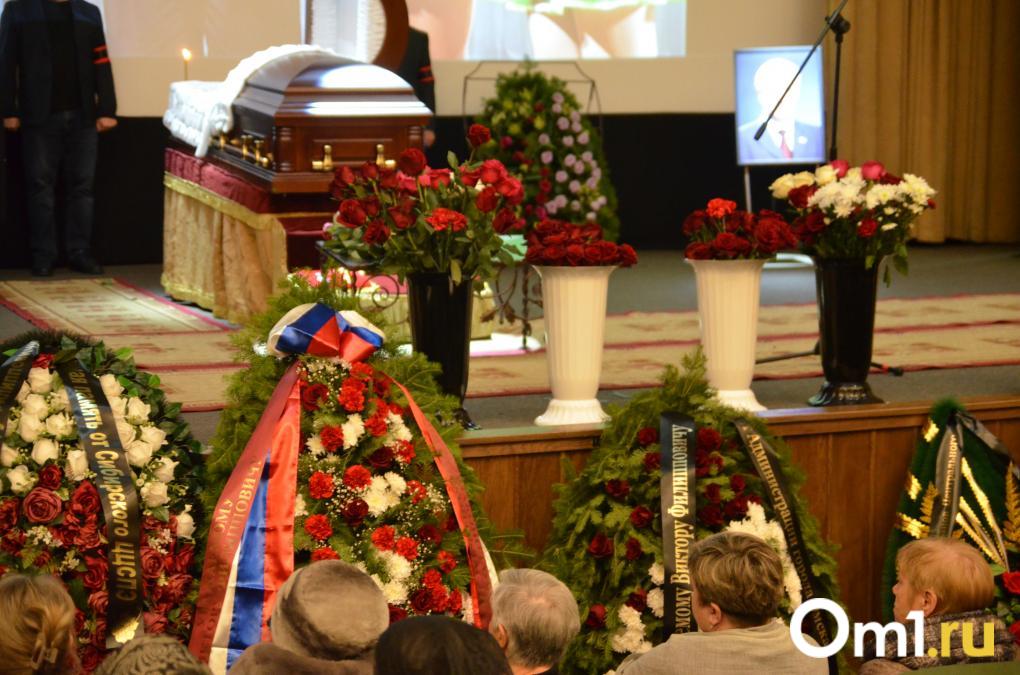 Три омских мэра проводили в последний путь Виктора Шрейдера: как это было