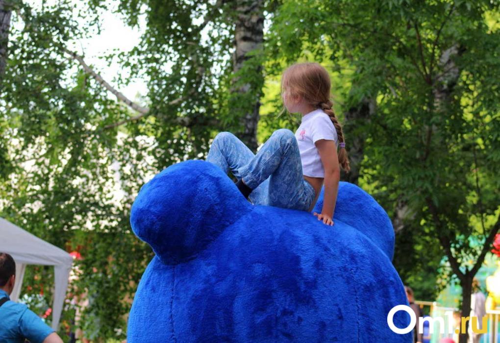 Когда ребёнок становится опорой: к чему приводит раннее взросление в Новосибирске