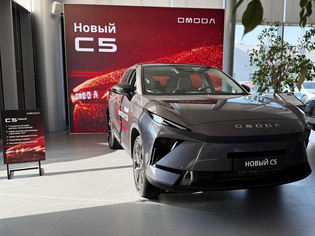 Двойная премьера весны: в омском автосалоне «OMODA|JAECOO Автоплюс» презентовали эффектные кроссоверы