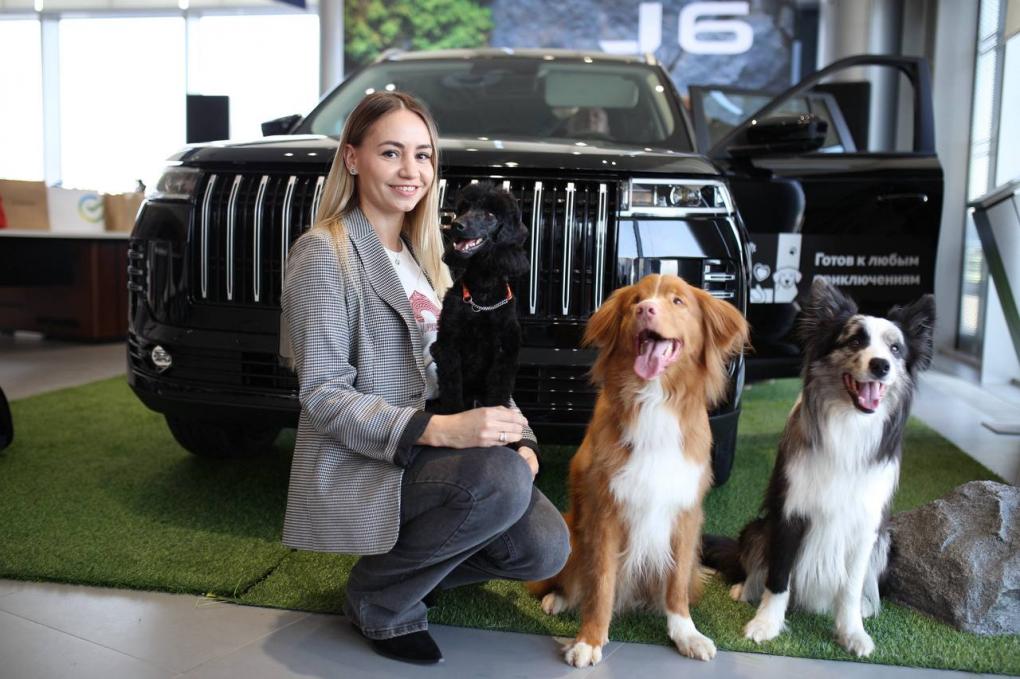Двойная премьера весны: в омском автосалоне «OMODA|JAECOO Автоплюс» презентовали эффектные кроссоверы