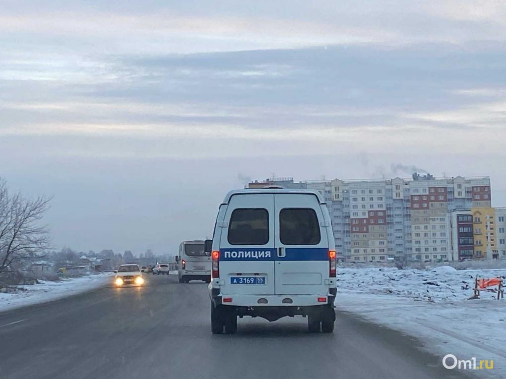 Трое суток без еды, блокировка счетов и контракт как «выход»: как в Новосибирске депортируют мигрантов