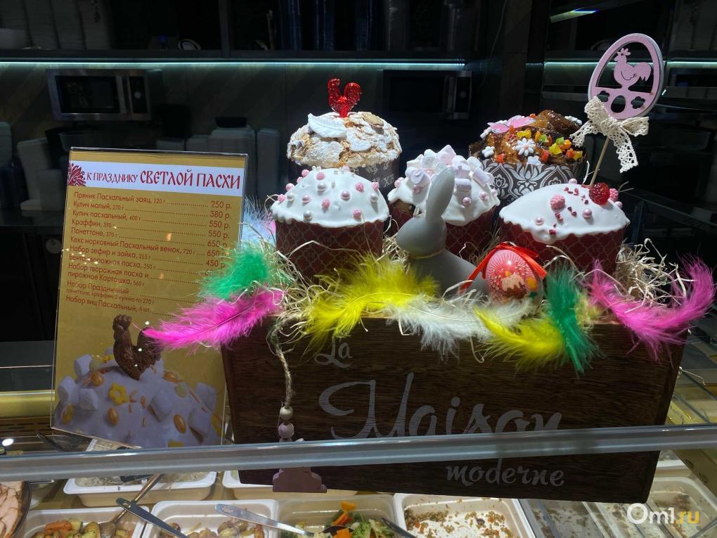Петушки, бабочки и кролики: обзор на куличи из омских магазинов и пекарен