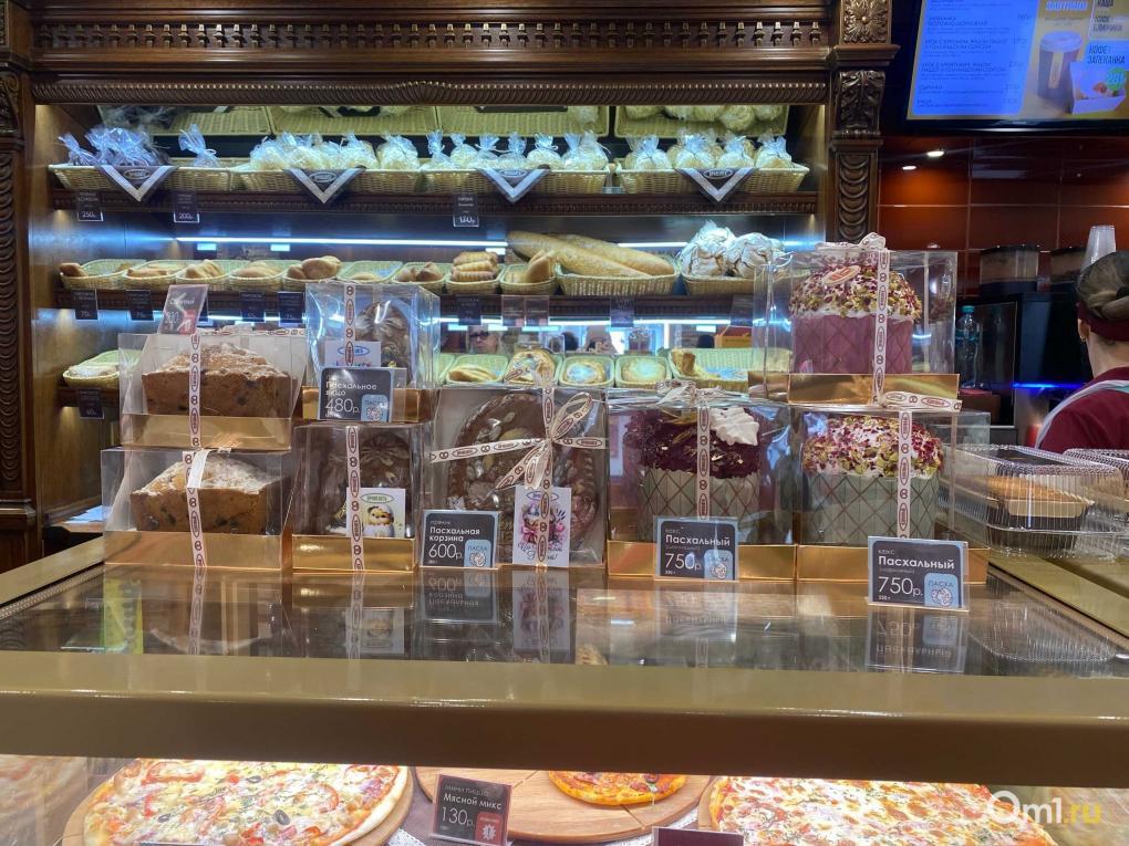 Петушки, бабочки и кролики: обзор на куличи из омских магазинов и пекарен