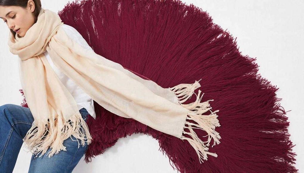 Бюстгальтер поверх рубашки и мини-юбки — стилист из Новосибирска назвала главные тренды весны-2026