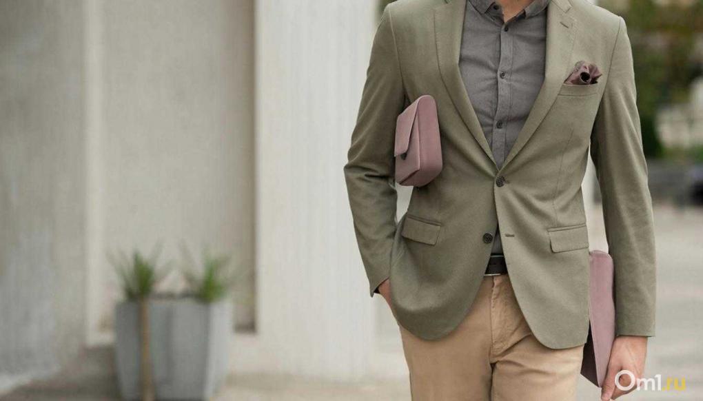 «Мы ходим по лезвию ножа»: вещи из женского гардероба и пижамный костюм — стилист назвала главные тренды для мужчин весной-2026