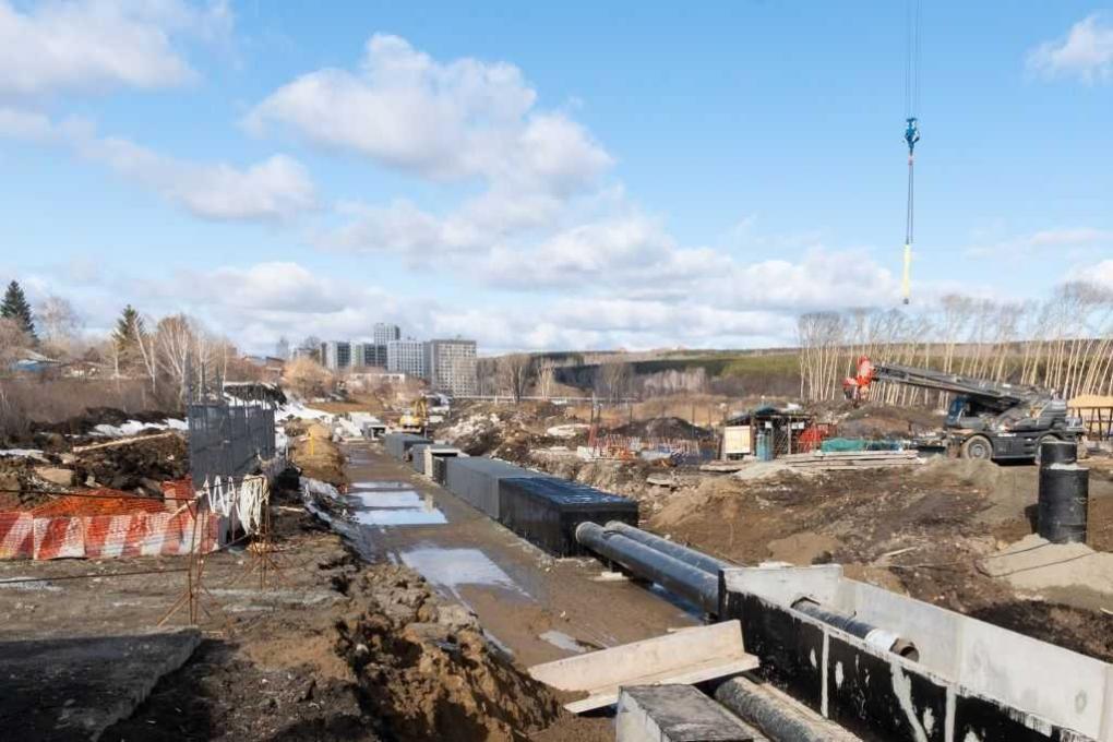 В Новосибирске строят теплосети на берегу реки Иня