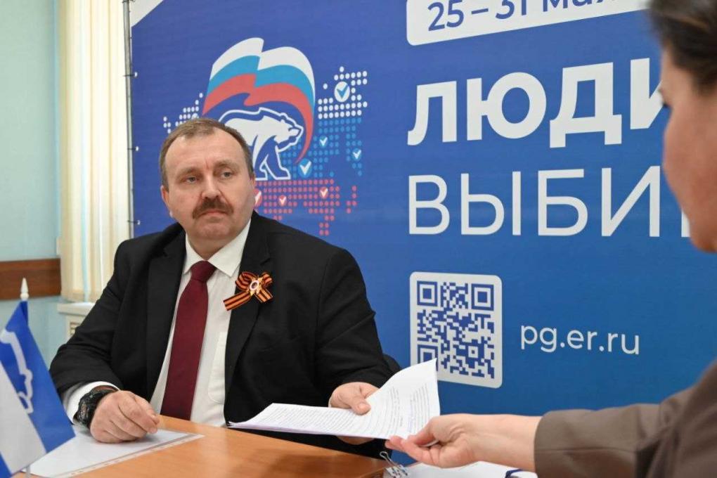 Ещё два омича подали документы для предварительного голосования партии «Единая Россия»