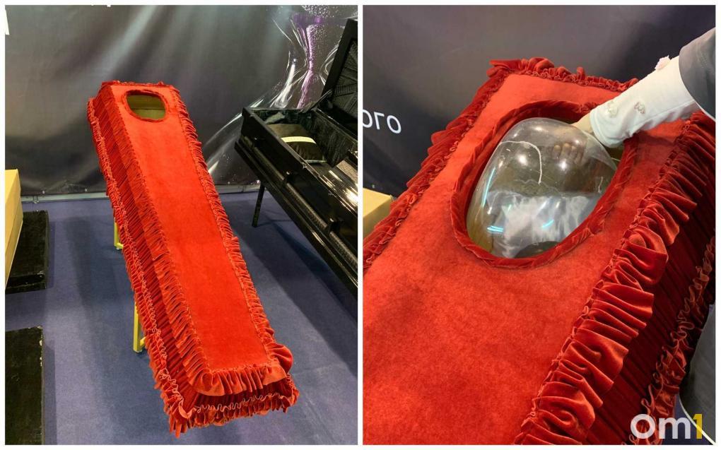 Урны с Ван Гогом и гробы 18 века: что представили на выставке «Сибирь-Ритуал» в Экспоцентре — показываем самое интересное