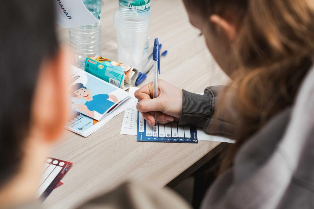 Через игру к профессии: в омском водоканале прошёл квиз &laquo;Интуиция&raquo;