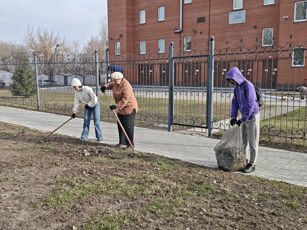 Сотрудники «Россети Сибирь» провели субботник на всех энергообъектах региона