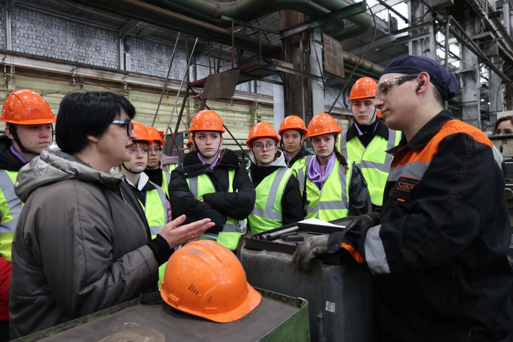 Одарённые школьники из регионального центра «Сириус 55» познакомились с работой Омсктрансмаша