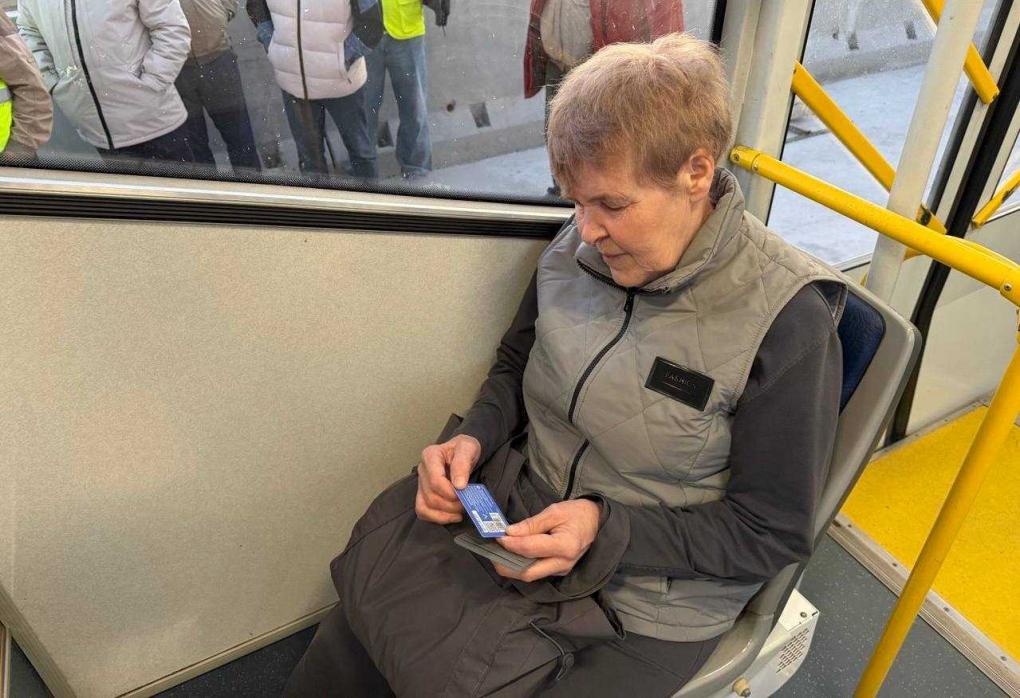 Крупнейшая в России трамвайная эстакада открылась в Новосибирске: рельсы ушли в небо на 12 метров