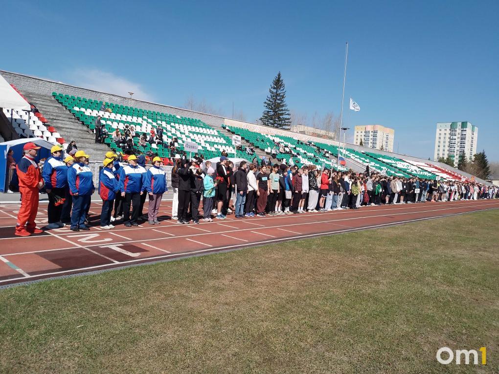 В Новосибирске прошла 61-я легкоатлетическая эстафета памяти Героя Советского Союза Дмитрия Сигова
