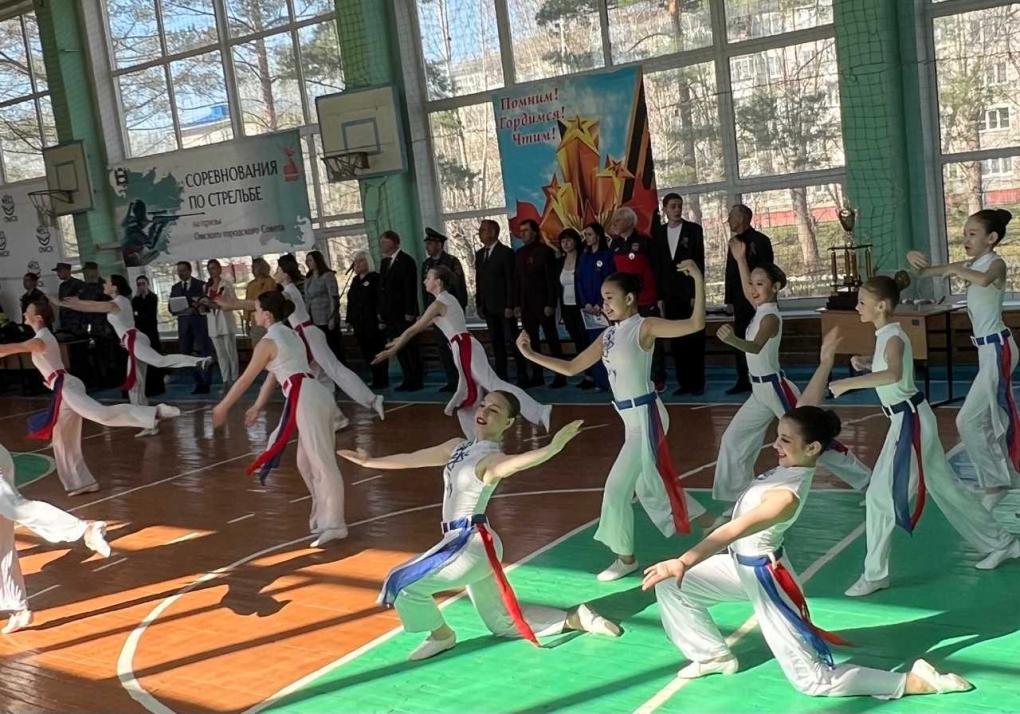 Взяли рубеж: омские школьники соревновались в стрельбе из пневматической винтовки