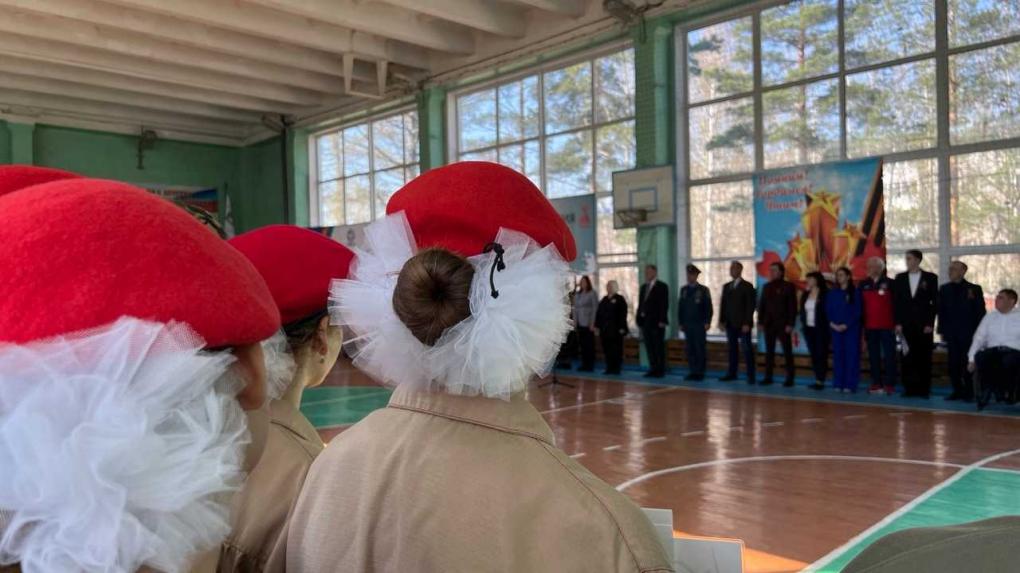 Взяли рубеж: омские школьники соревновались в стрельбе из пневматической винтовки