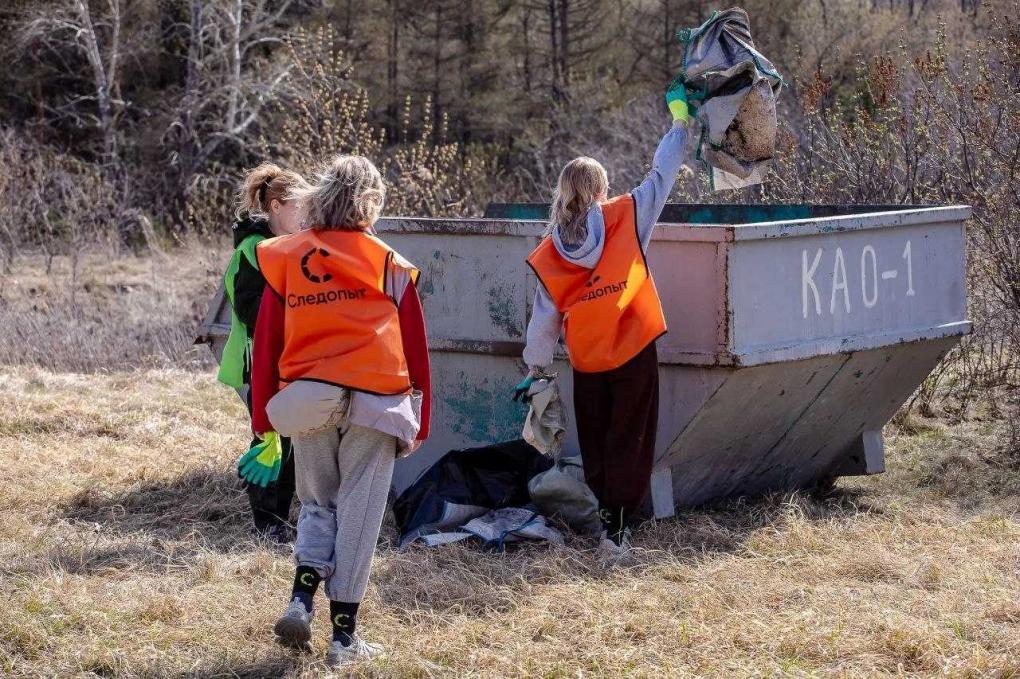 Волонтёры провели масштабный субботник в парке Победы накануне 9 Мая