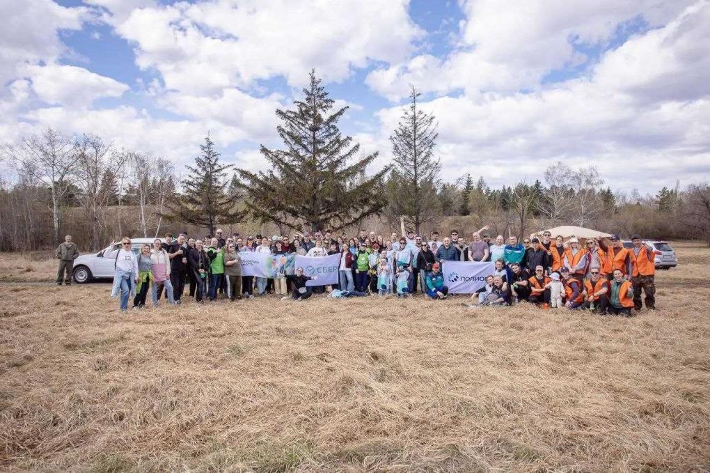 Волонтёры провели масштабный субботник в парке Победы накануне 9 Мая