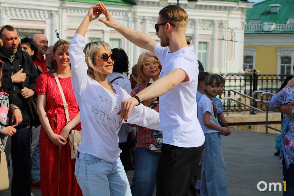 Теперь официально! Как в Омске открыли новый сезон «Пешеходного Любинского»?