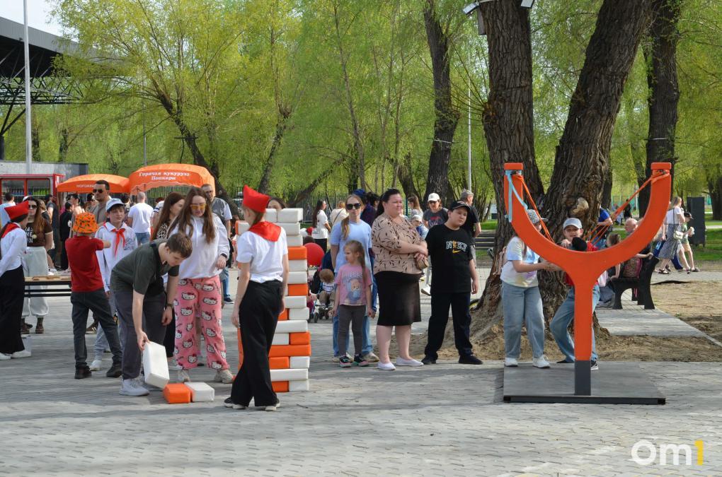 В Омске заработал семейный лагерь «Ретромай»: посмотрите, как это было
