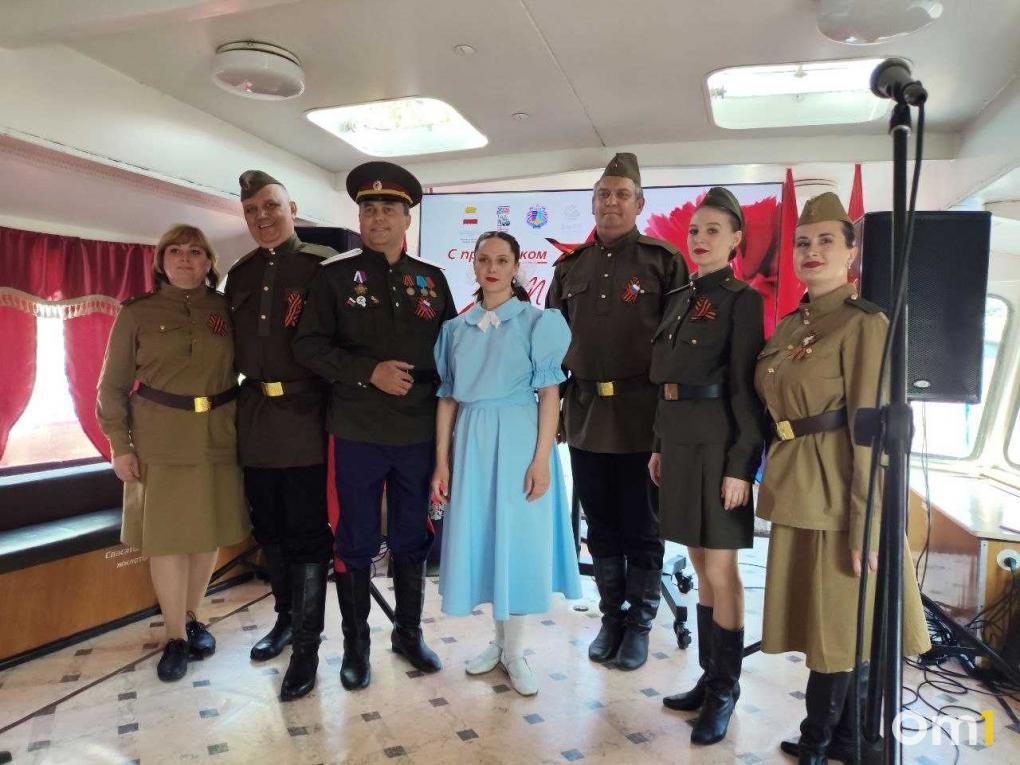 Речные пейзажи под военную музыку: прокатились на «Теплоходе Победы»