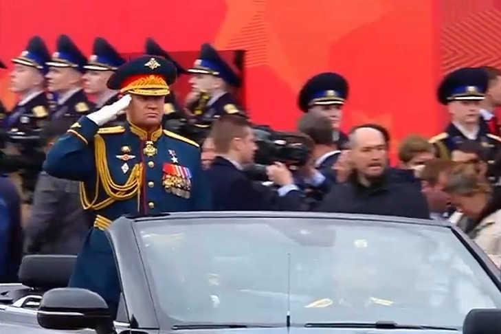 Выпускник Новосибирского НВВКУ впервые командовал парадом на Красной площади