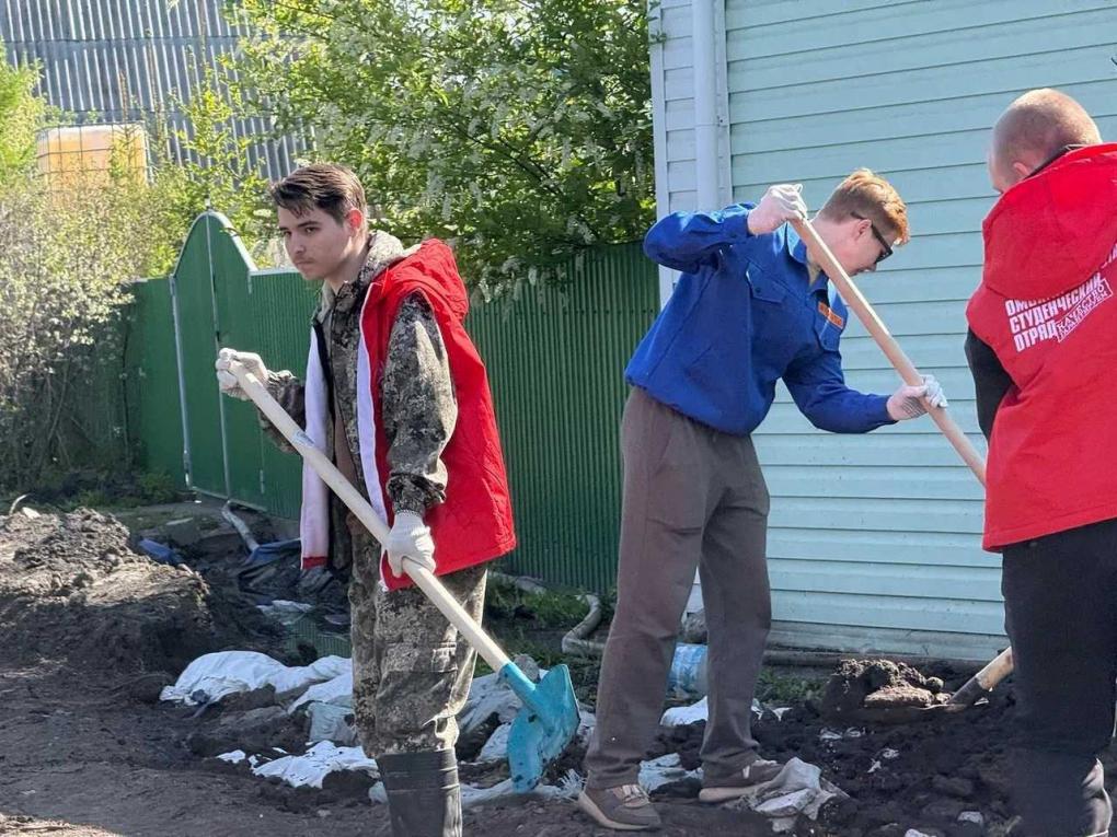 Студенческие отряды провели работы по ликвидации последствий весеннего паводка в Осташково