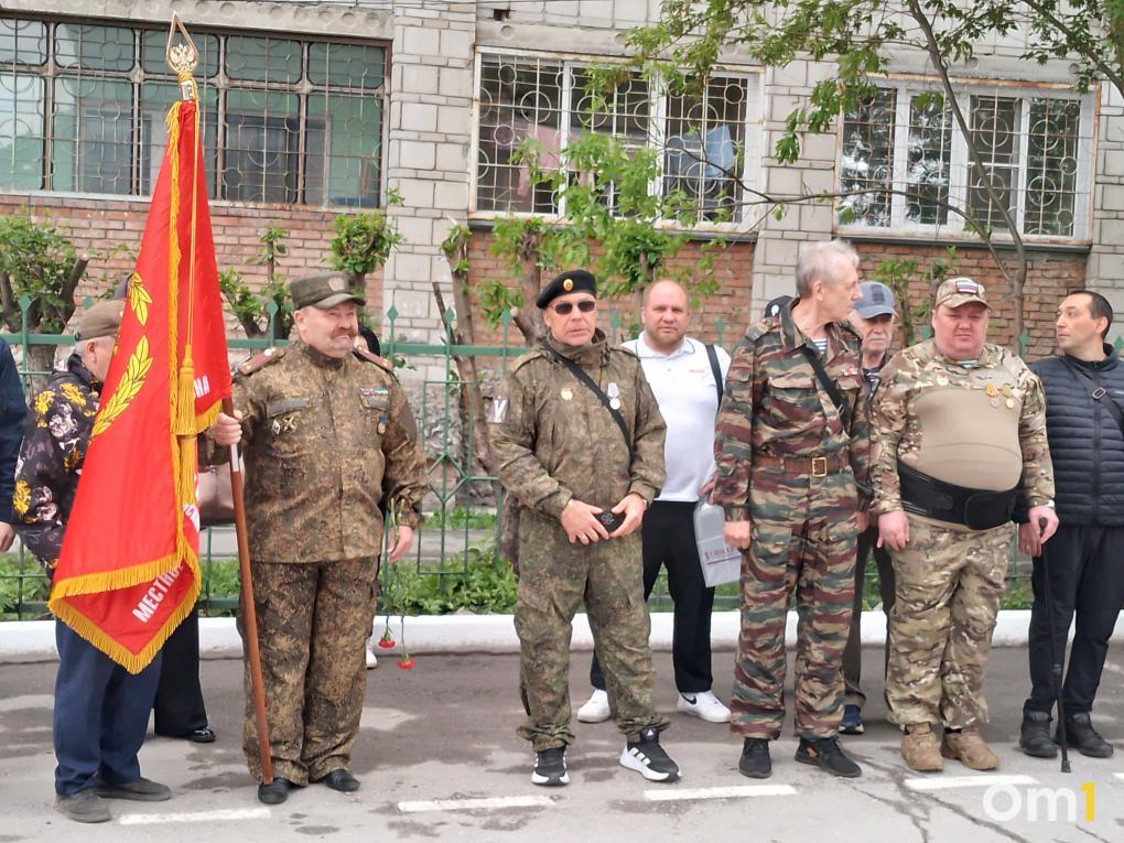 В Новосибирске открыли памятную доску на доме участника СВО