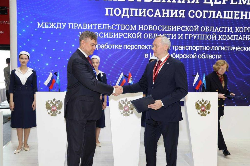 Новосибирская область на ПМЭФ подписала первые соглашения — с транспортным гигантом «Дело»