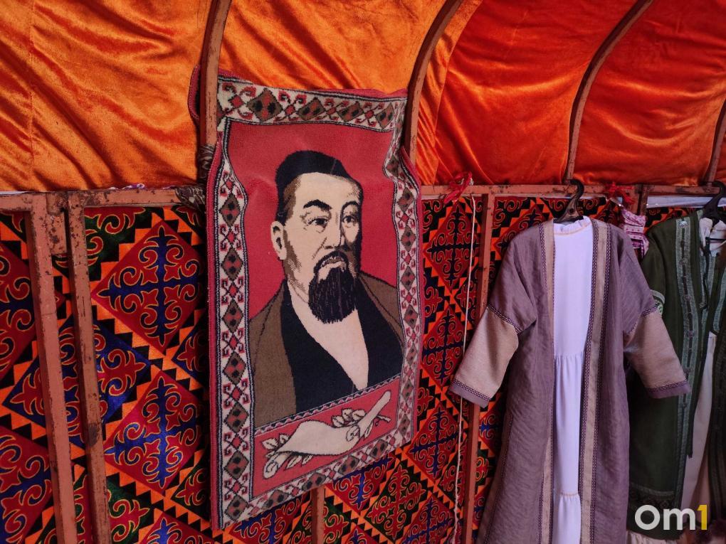 Ретро-техника, экстрим и молебен: побывали на локациях Дня молодёжи в Омске