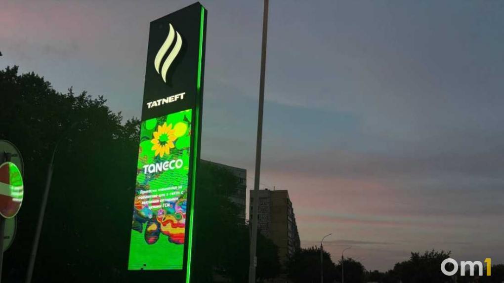 Километровые очереди и 130 рублей за литр: что творится на заправках Новосибирска