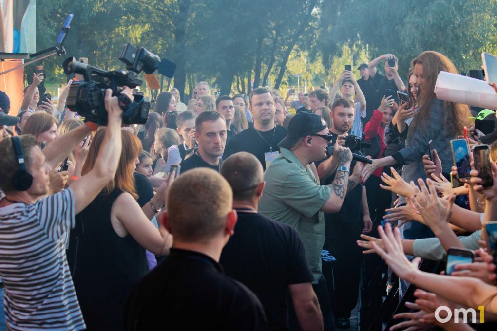 Караоке с омичами: фоторепортаж с концерта HOLLYFLAME в парке «Вокруг света»