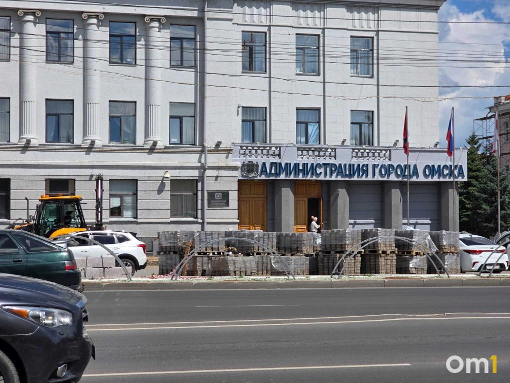 В Омске к форуму России и Казахстана начали обновлять мэрию и госпиталь на Гагарина