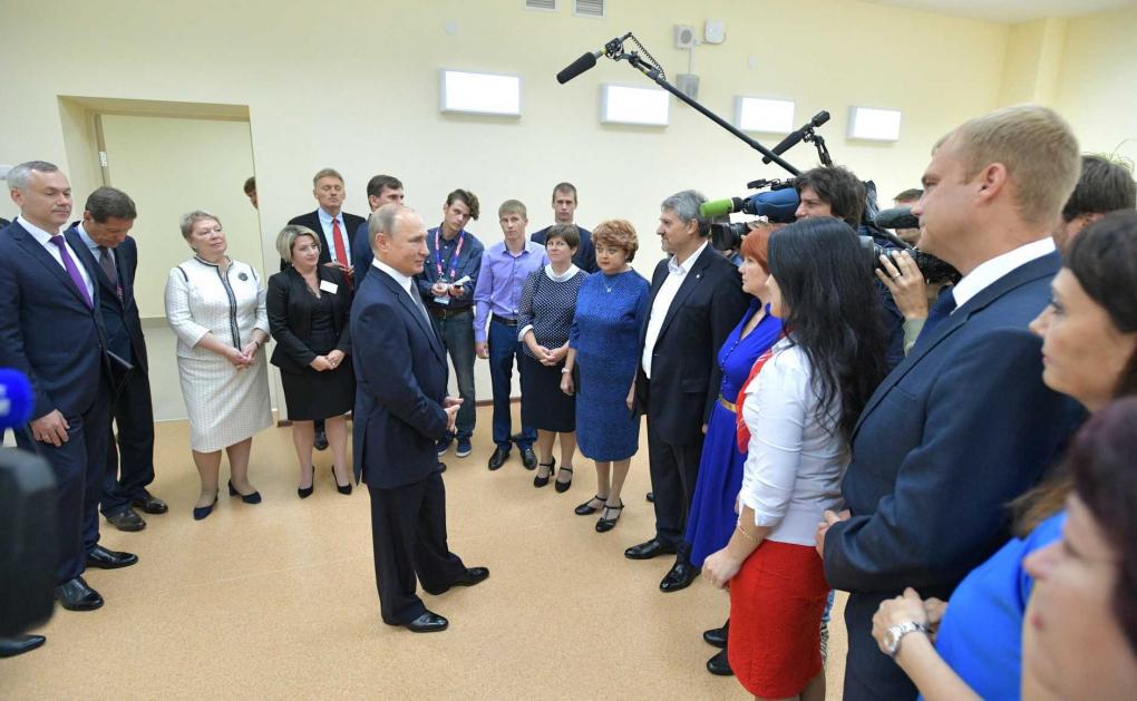 Обсудил искусственный интеллект и пошёл в школу — вспоминаем, что делал Путин в Новосибирске в 2018 году
