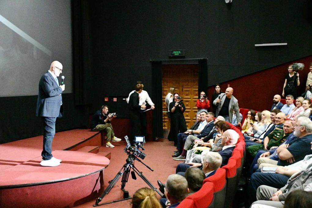 Выставка уникальных кадров: в «Победе» открылась экспозиция «Две стороны одной медали»