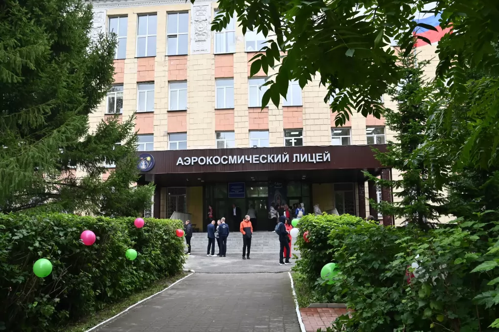 Губернатор Андрей Травников поздравил школьников и студентов с Днём знаний