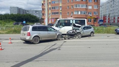 Водитель погиб, пассажиры в больнице: на омском Левобережье произошло жуткое ДТП