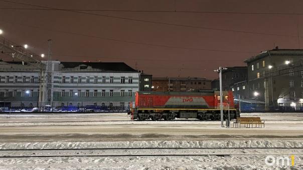 Труп на рельсах: электричка насмерть сбила мужчину в Новосибирской области