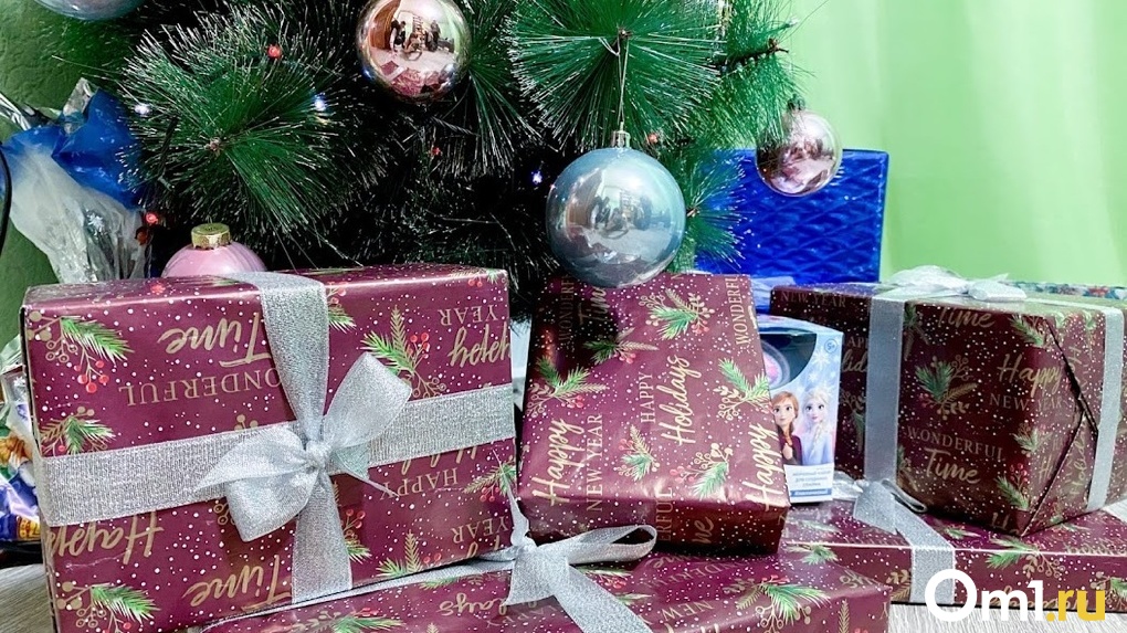 Омичи собирают подарки на Новый год для детей и пенсионеров