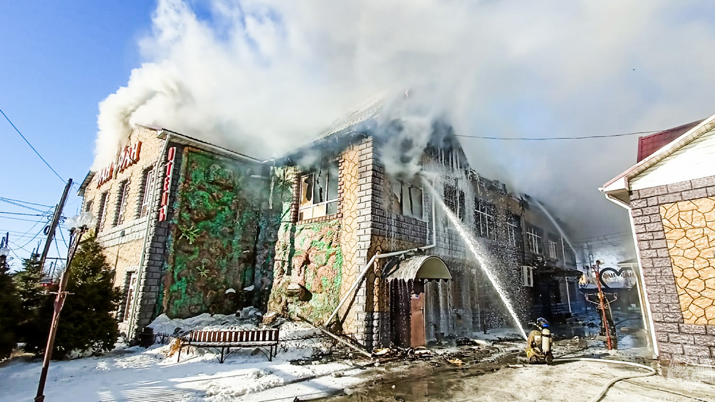 В Омске горит ресторан «Фан-Фан»