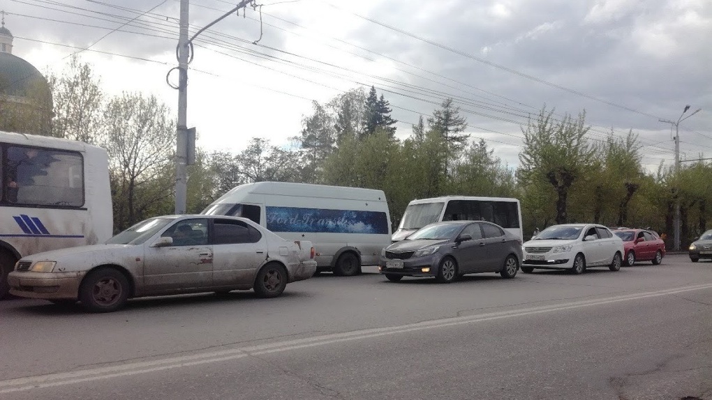 Поменять омск. Одностороннее движение Омск. Перекрёсток Фрунзе Гусарова Омск.