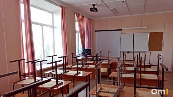 В мэрии Омска прокомментировали падение ребёнка из окна школы