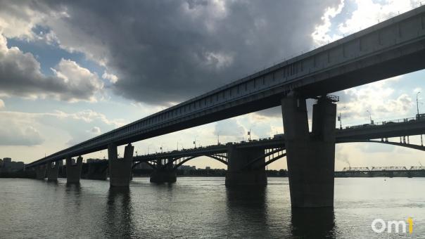 В мэрии Новосибирска объяснили, почему больше не светится метромост