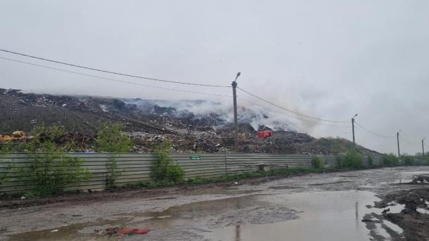 Воздух после пожара мусорного полигона проверят специалисты Роспотребнадзора