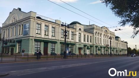 Закопанный этаж или огромный склад? Узнали, что находится внутри подземной галереи музея Врубеля