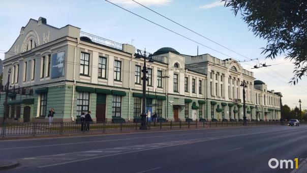 Закопанный этаж или огромный склад? Узнали, что находится внутри подземной галереи музея Врубеля